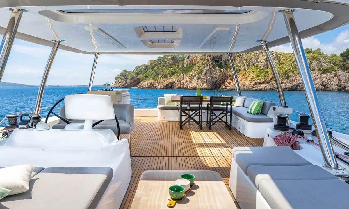 Linda, a Lagoon Lagoon 60 catamaran at Naples, Italy