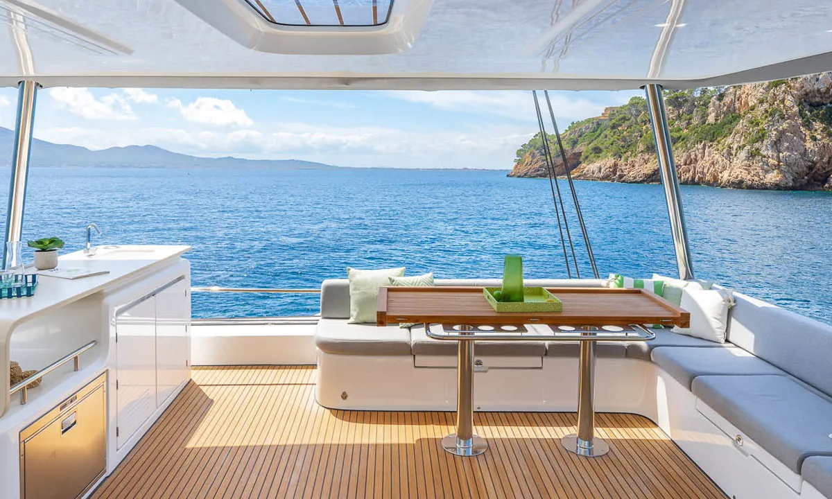 Linda, a Lagoon Lagoon 60 catamaran at Naples, Italy