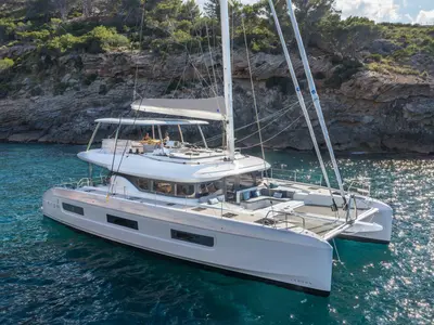 Linda, a Lagoon Lagoon 60 catamaran at Naples, Italy