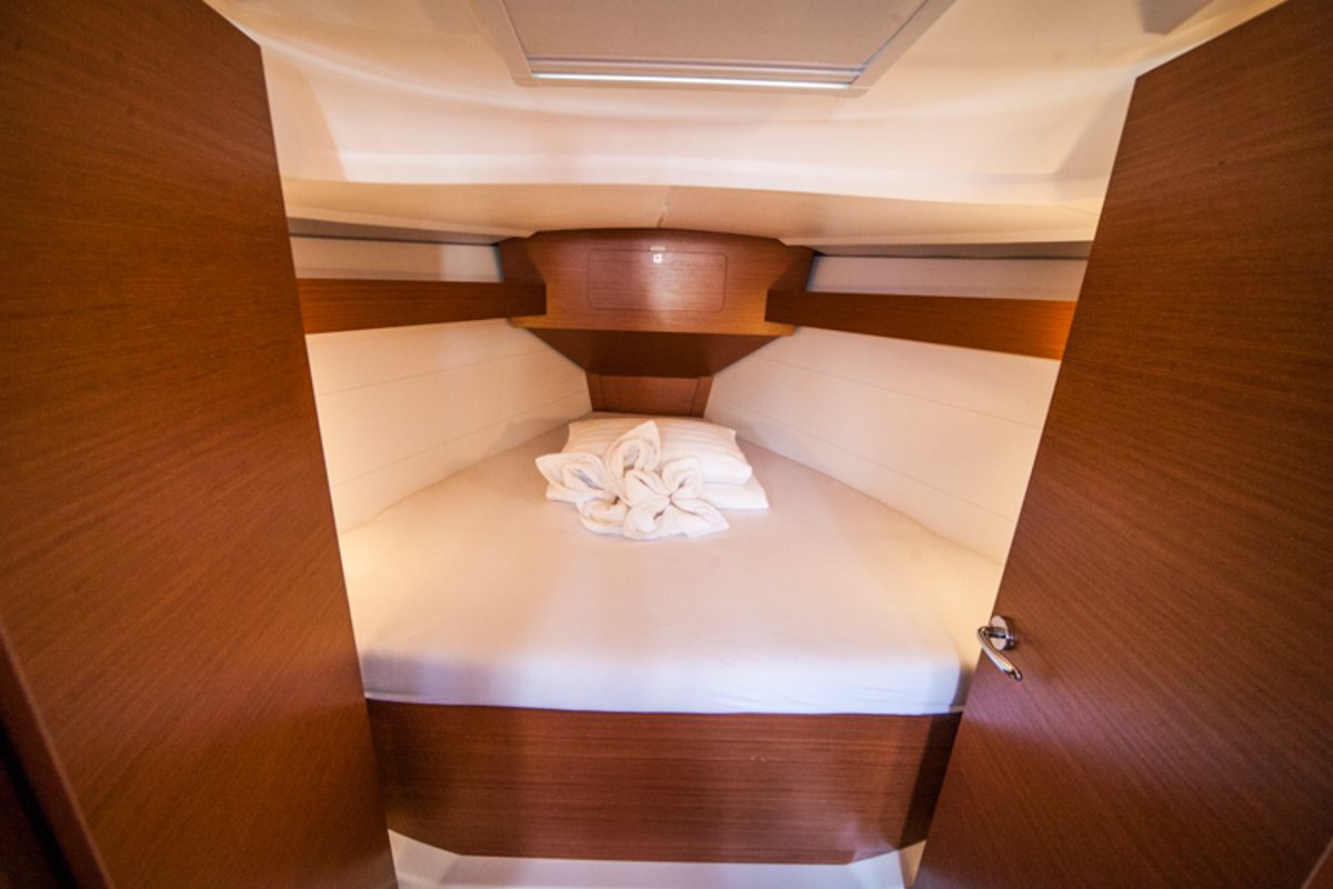 Cabin on Ida, a Dufour 350 GL sailboat at Primošten, Croatia