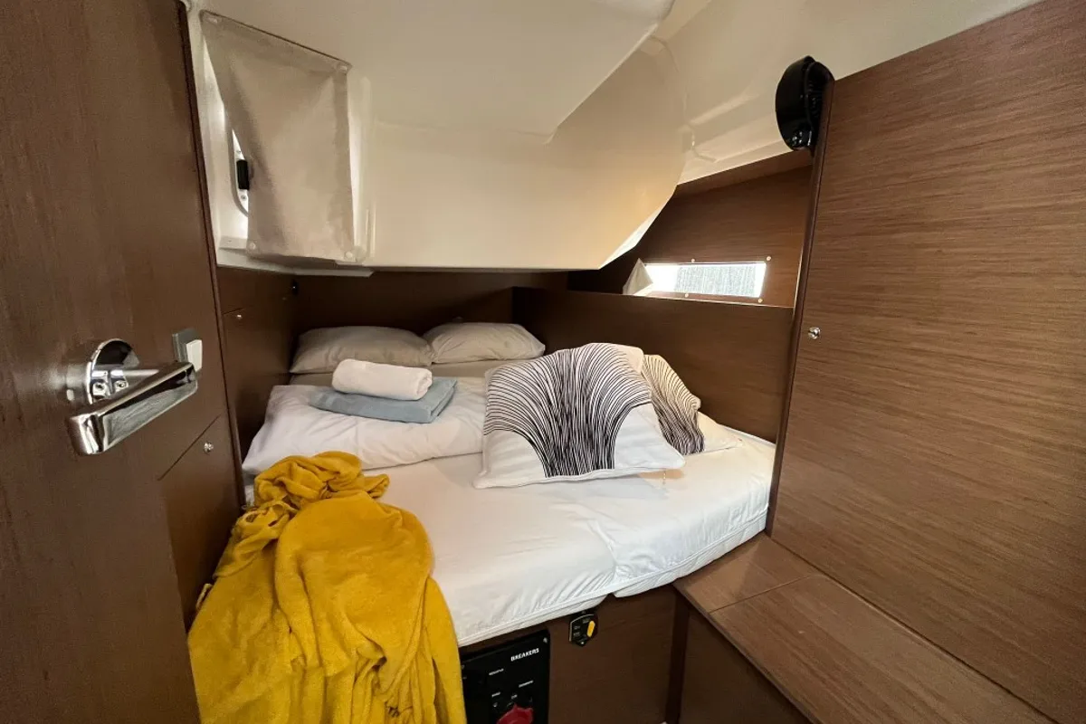 Cabin on Bibi One, a Beneteau Oceanis 40.1 sailboat at Split, Croatia