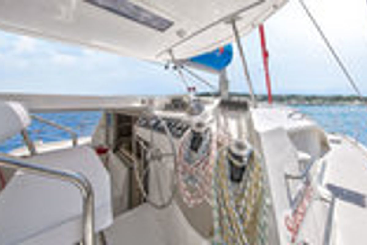 Deck of Sunsail 404 Classic, a Leopard 40 catamaran at Tonnarella, Italy