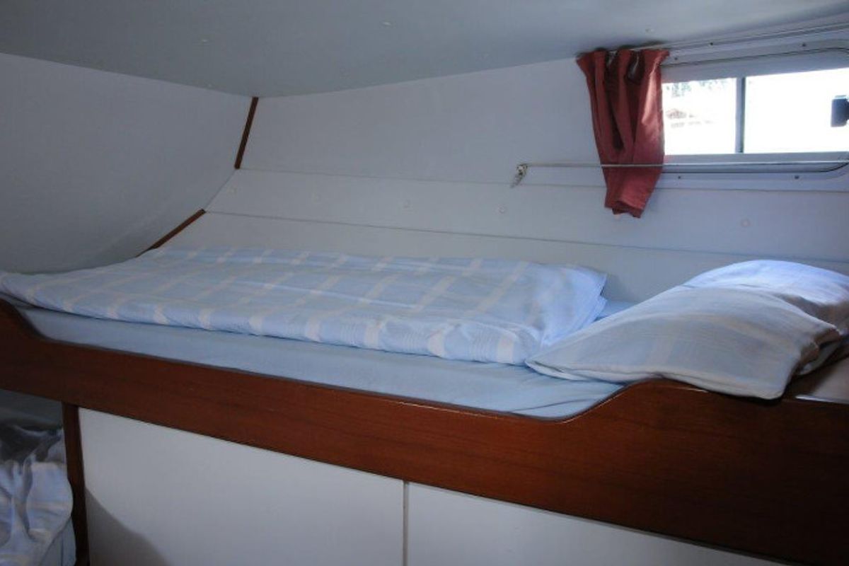 Cabin on Artemis, a Gulet Tarpon 37 N motorboat at Lübz, Germany