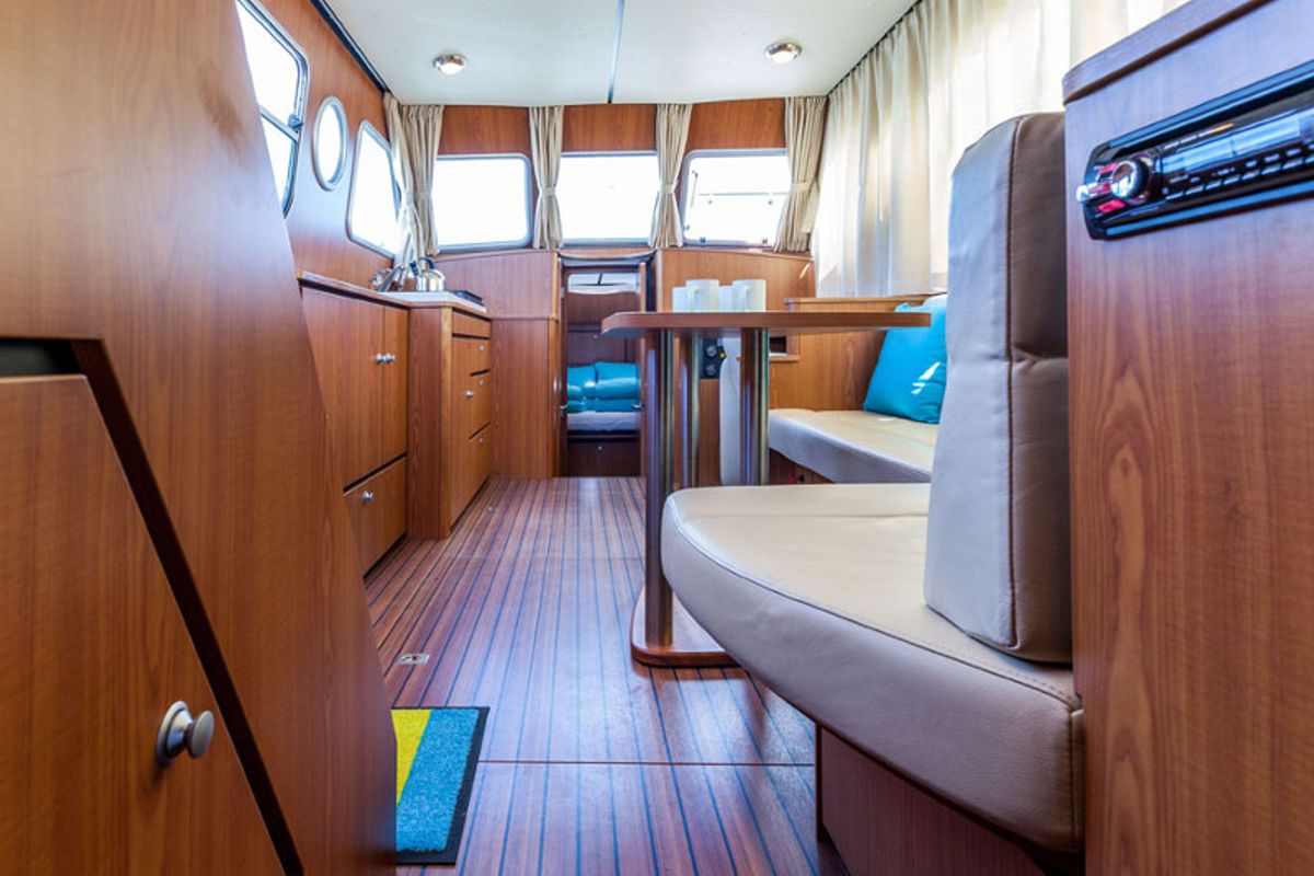 Salon of 349GS-6, a Linssen Grand Sturdy 34.9 motorboat at Lutzelbourg, France