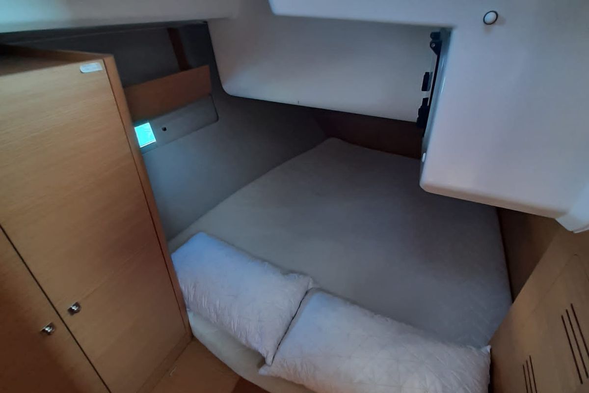 Cabin on Hedoné, a Dufour 412 Grand large sailboat at Tonnarella, Italy