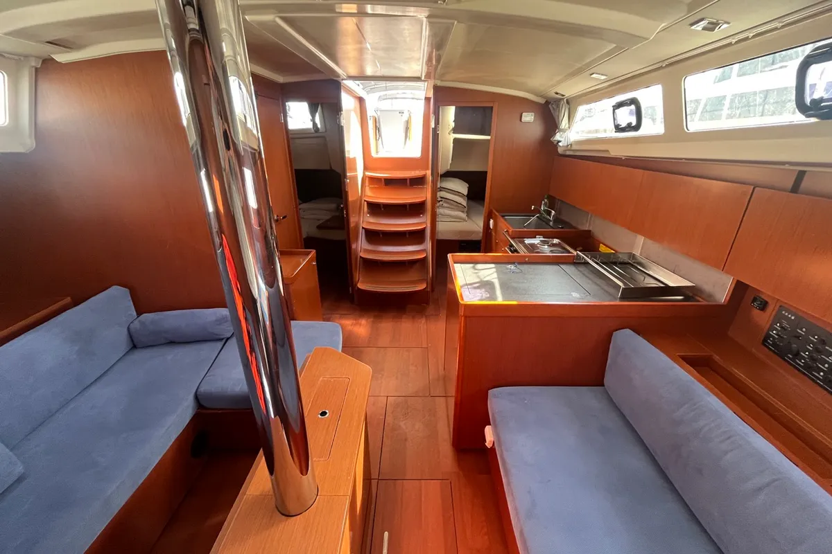 Salon of BUGA, a Beneteau Oceanis 41.1 sailboat at Općina Sukošan, Croatia