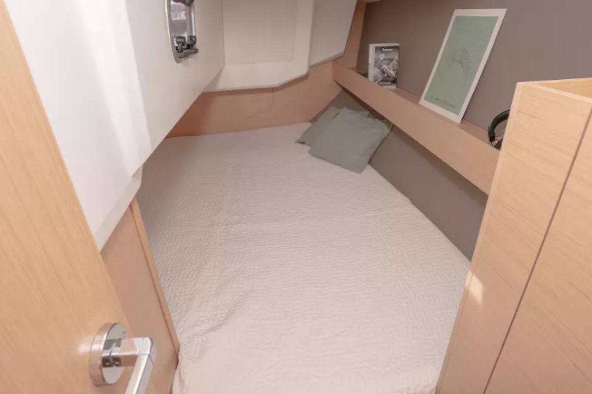 Cabin on Miniscule, a Beneteau Oceanis 30.1 sailboat at Toulon, France
