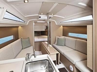 Salon of Miniscule, a Beneteau Oceanis 30.1 sailboat at Toulon, France