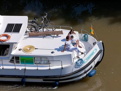 Deck of 1180-21, a Pénichette 1180 motorboat at Saint-Martin-sur-Oust, France