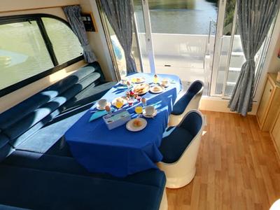Salon of Caprice - Comfort 50, a Cygnet Caprice motorboat at Casier, Italy