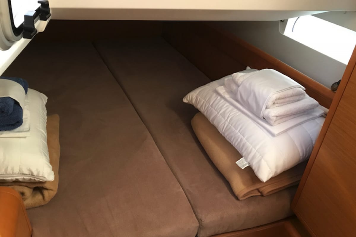 Cabin on Korinne, a Jeanneau Sun Odyssey 409 sailboat at Kontokali, Greece