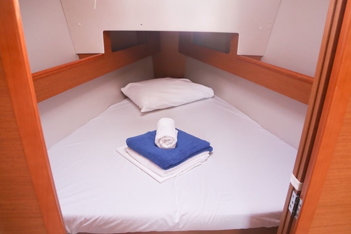 Cabin on Afroessa, a Jeanneau Sun Odyssey 33i sailboat at Loutraki, Greece