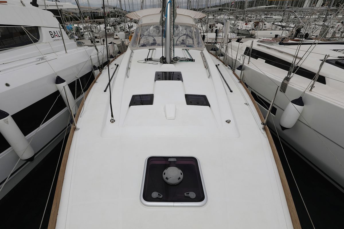 Salon of Zyntha, a Beneteau Oceanis 41 sailboat at Općina Sukošan, Croatia