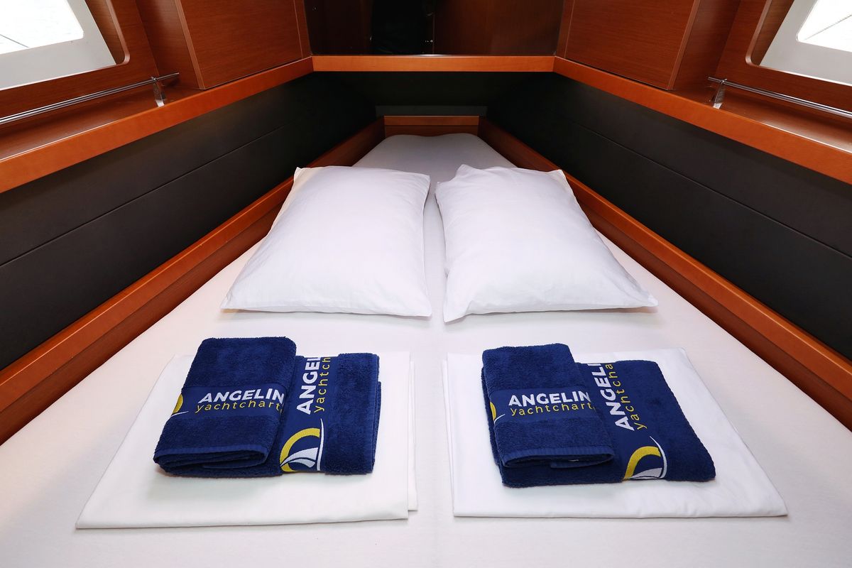 Cabin on Zyntha, a Beneteau Oceanis 41 sailboat at Općina Sukošan, Croatia