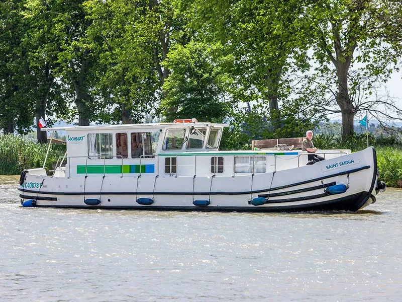 Exterior view of 1260R-24, a Pénichette 1260 motorboat at Argens-Minervois, France