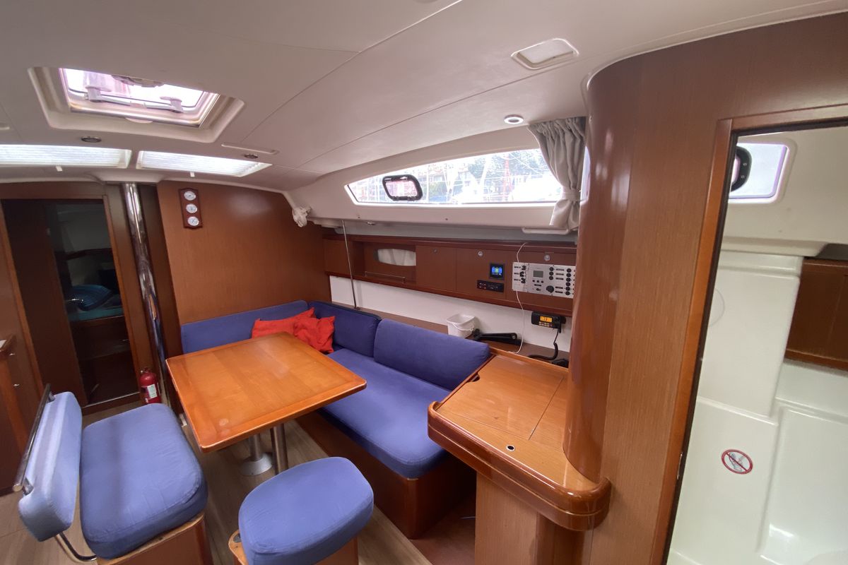 Salon of Bliss, a Beneteau Oceanis 43 sailboat at Fethiye, Turkey