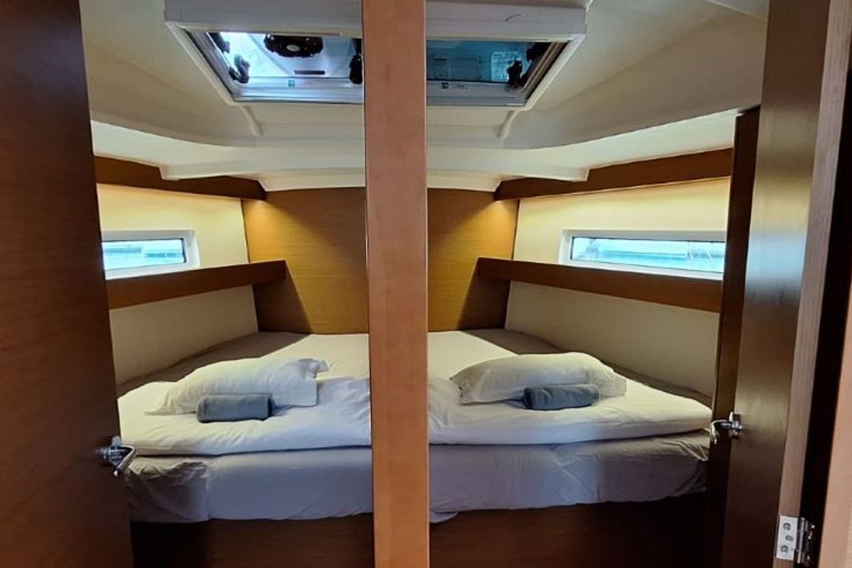 Cabin on Soyka, a Jeanneau Sun Odyssey 440 sailboat at Grad Šibenik, Croatia