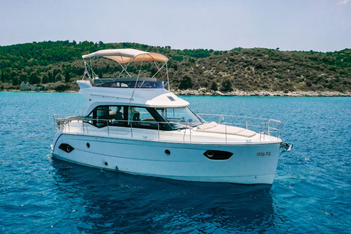 Exterior view of Danijela, a Bavaria E40 Fly motorboat at Seget Donji, Croatia