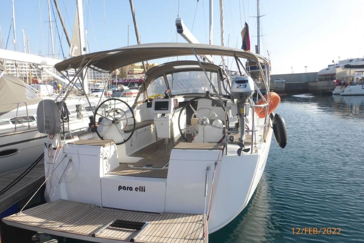 Exterior view of Para Elli, a Jeanneau Sun Odyssey 419 sailboat at San Miguel de Abona, Spain