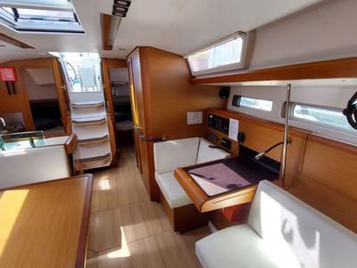 Salon of Para Elli, a Jeanneau Sun Odyssey 419 sailboat at San Miguel de Abona, Spain