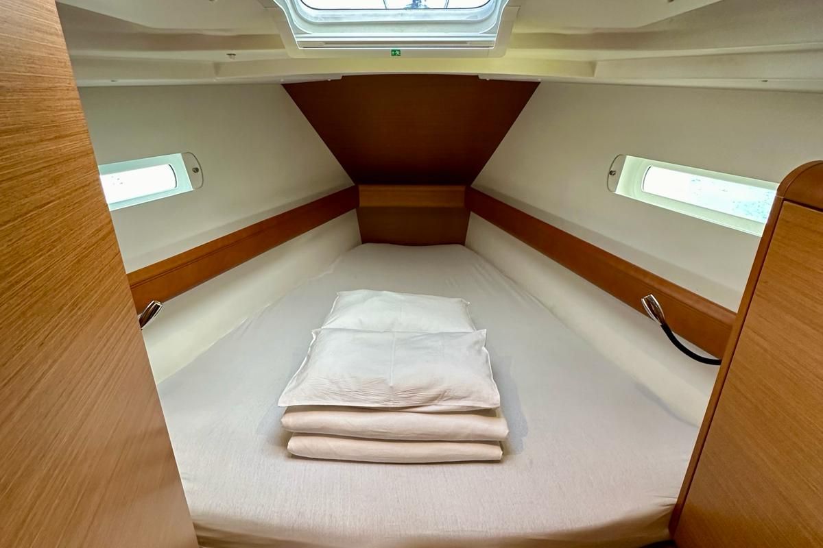 Cabin on Janis, a Jeanneau Sun Odyssey 449 sailboat at Općina Sukošan, Croatia