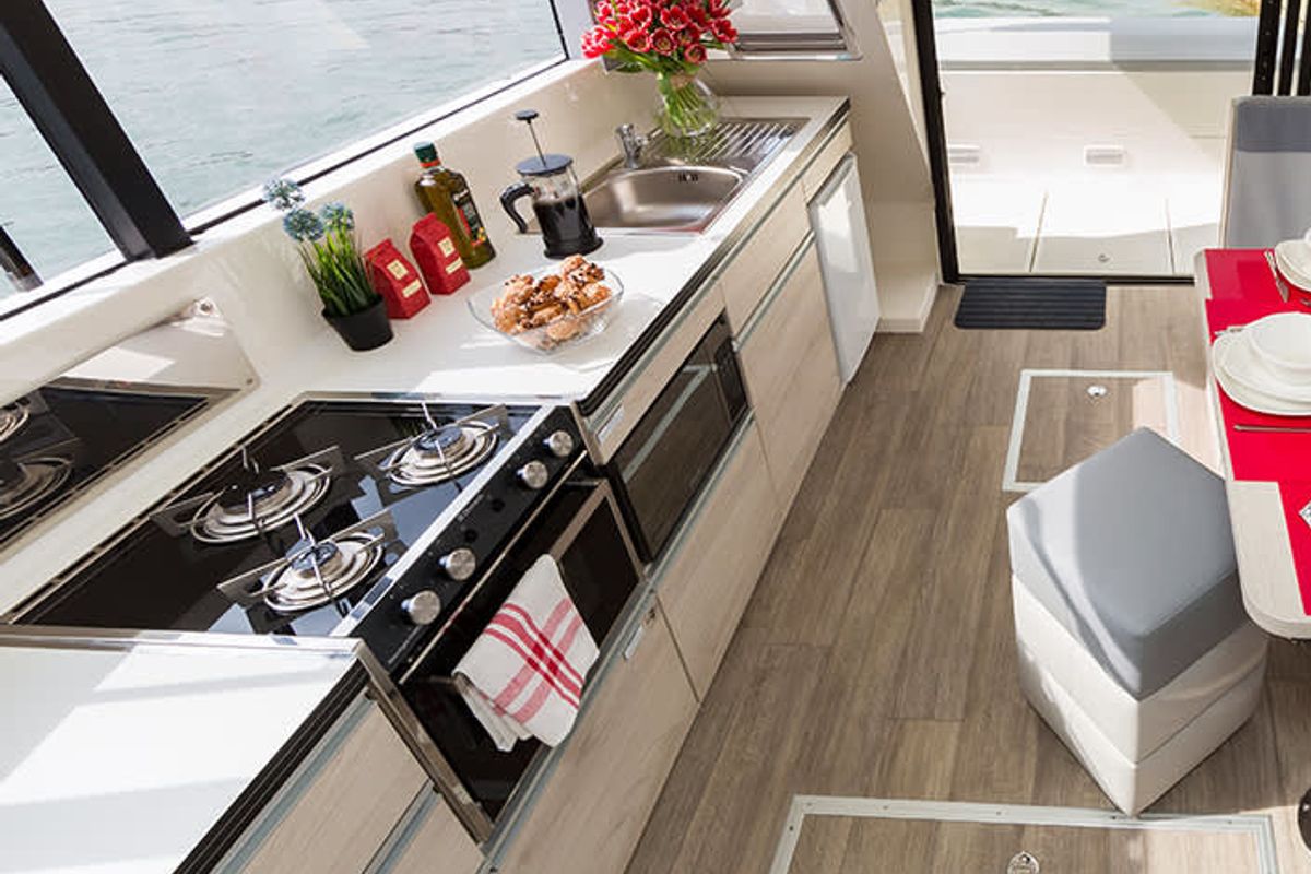 Galley of Horizon 1, a Cygnet Horizon 1 motorboat at Rheinsberg, Germany