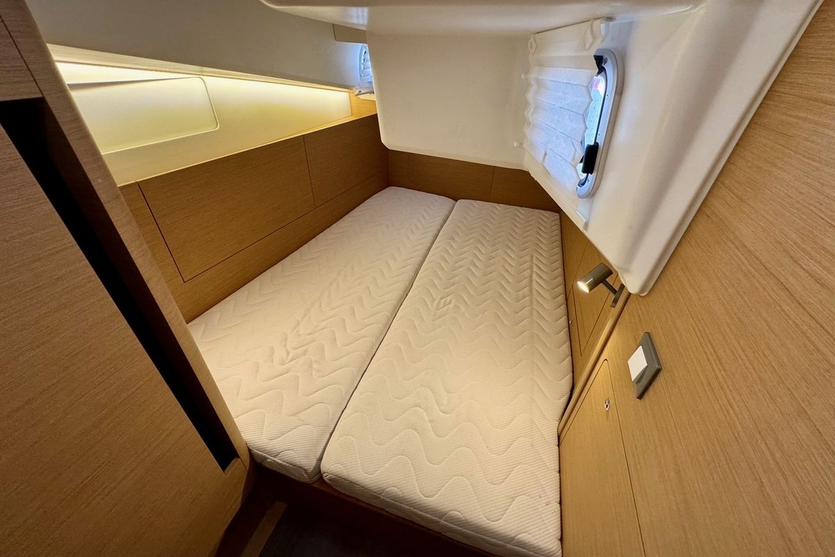 Cabin on LUCIA, a Jeanneau Sun Odyssey 410 sailboat at Pylos, Greece