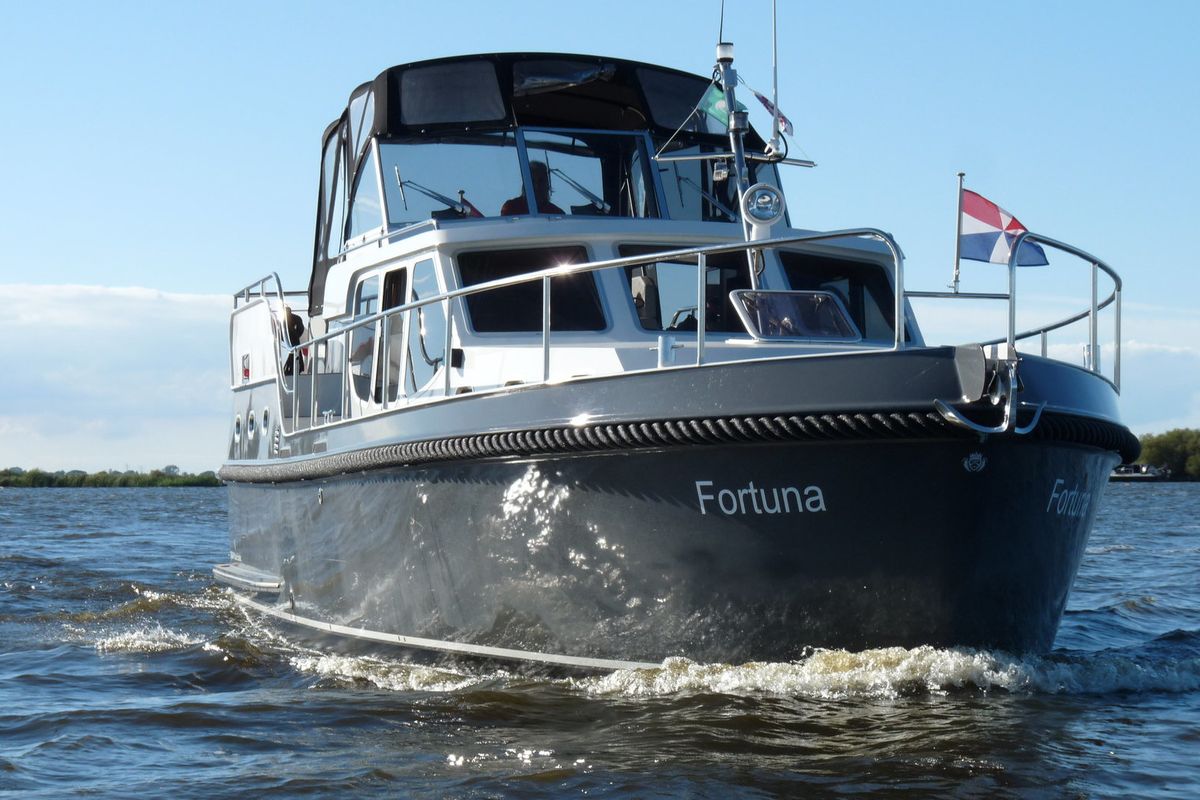 Exterior view of Fortuna, a Gruno 41 Excellent motorboat at Akkrum, Netherlands