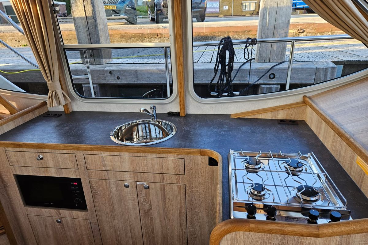 Galley of Fortuna, a Gruno 41 Excellent motorboat at Akkrum, Netherlands