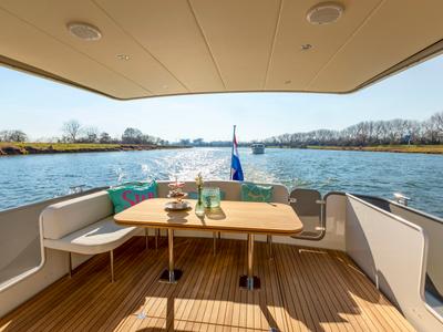 Deck of Luna Amanda, a Linssen Grand Sturdy 40.9 Sedan other at Kinrooi, Belgium