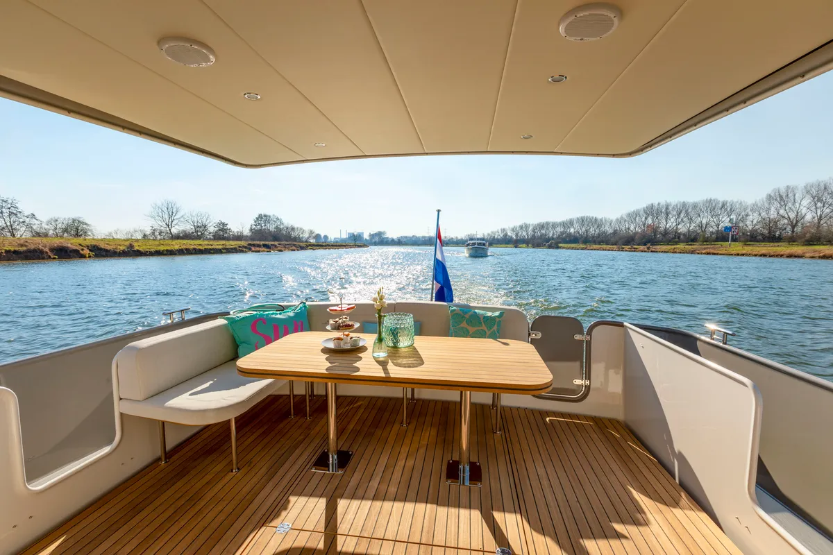 Deck of Luna Amanda, a Linssen Grand Sturdy 40.9 Sedan other at Kinrooi, Belgium