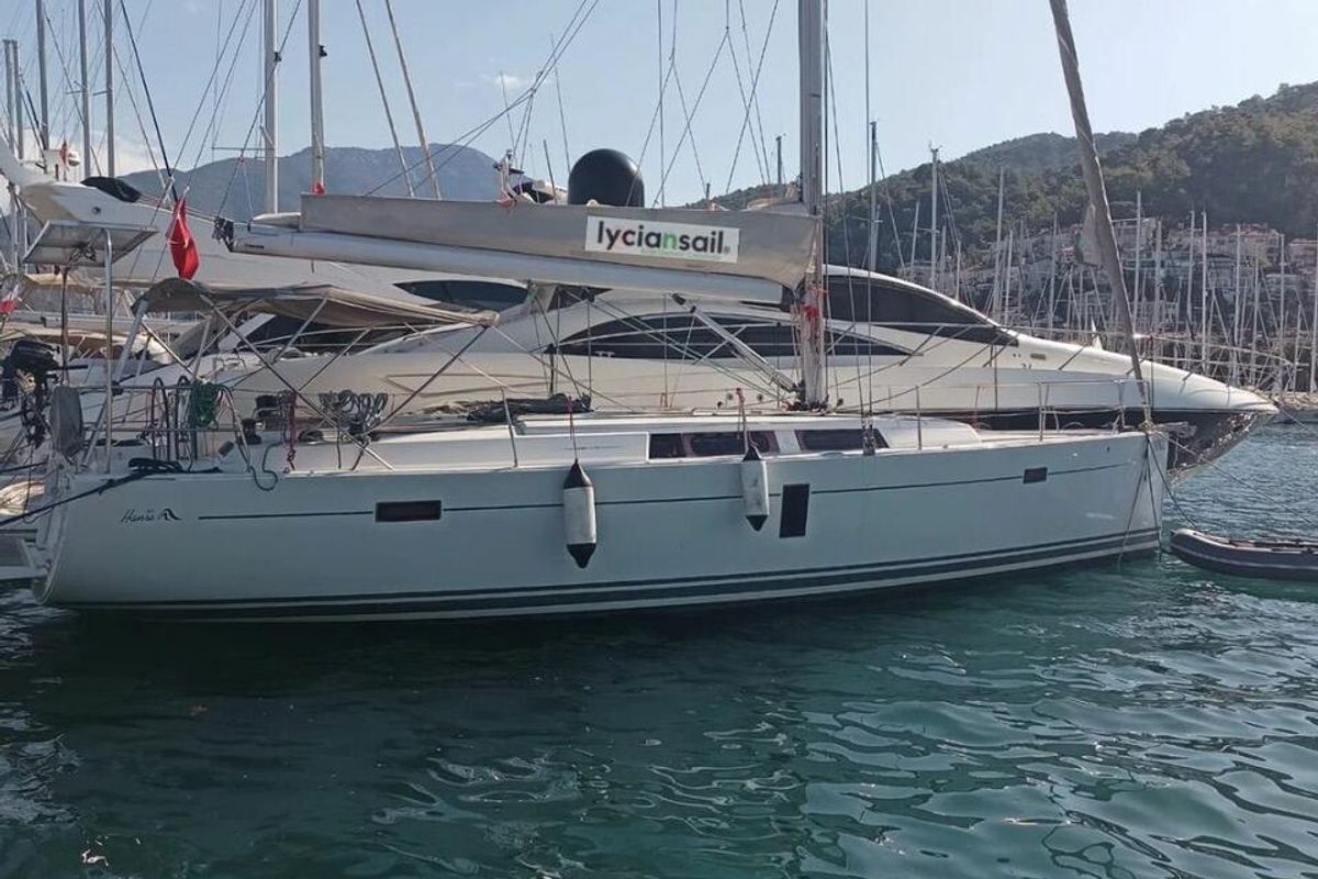 Salon of Pina, a Hanse Yachts Hanse 445 sailboat at Fethiye, Turkey