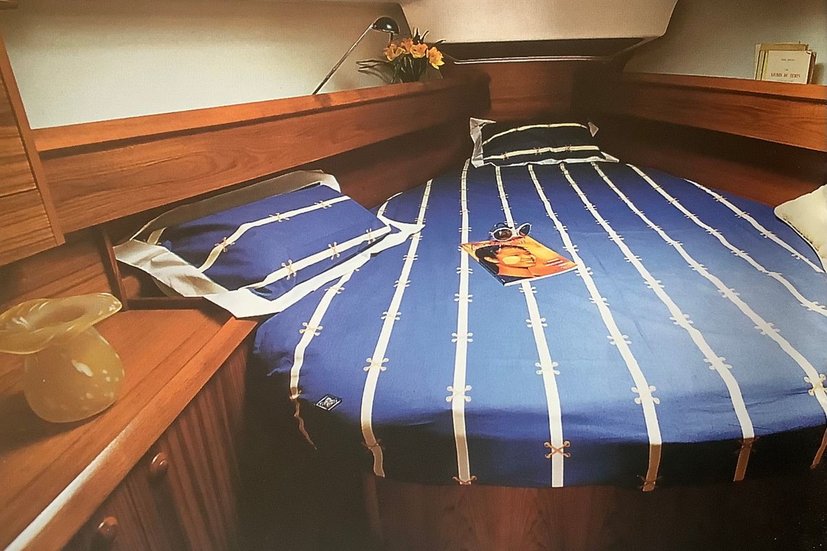 Cabin on Panoramix, a Jeanneau Sun Odyssey 37 sailboat at Gouvia, Greece