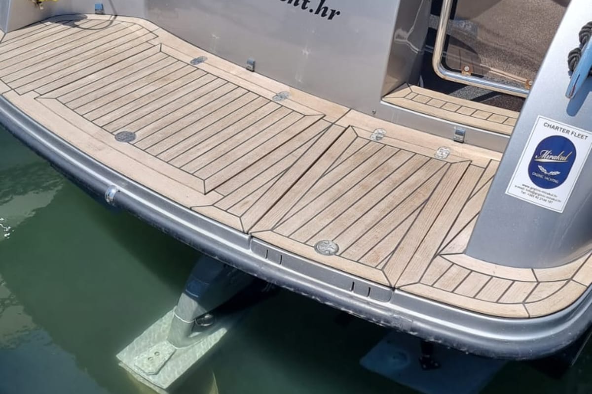 Max 2, a Grginić jahte Mirakul 30 motorboat at Općina Sukošan, Croatia