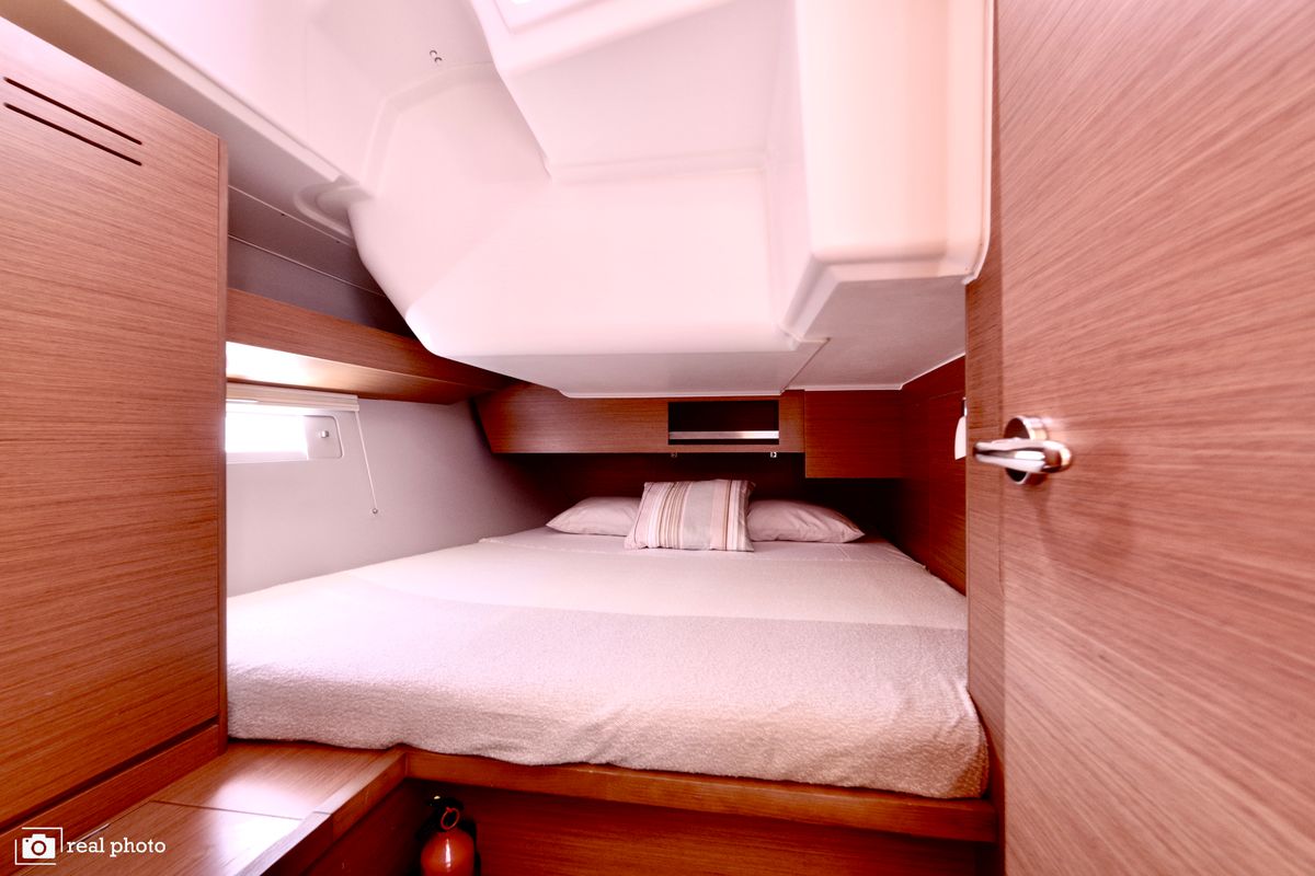 Cabin on Noah - Water maker, Solar Panel, a Dufour 430 sailboat at Cannigione, Italy