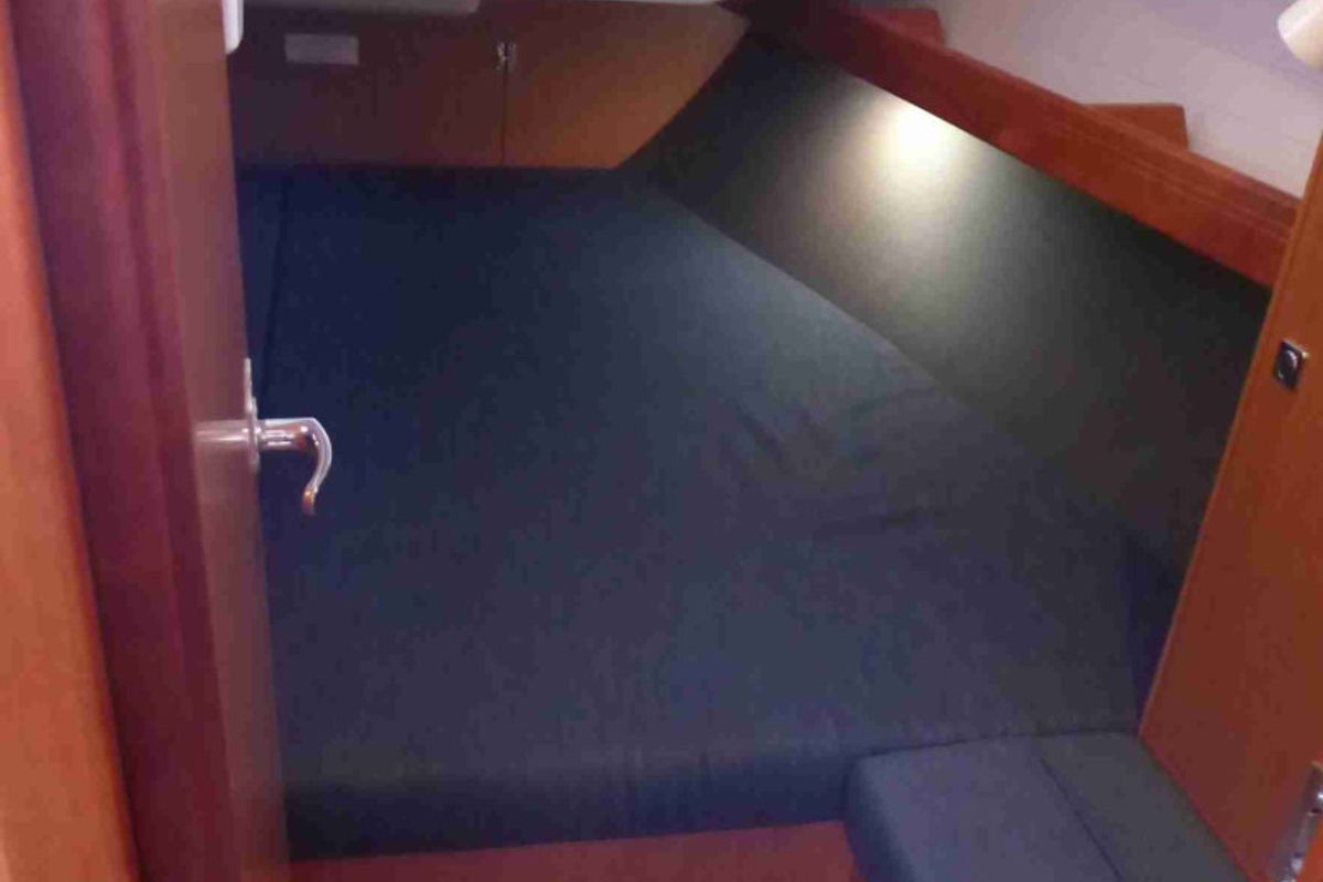 Cabin on Blue Passion, a Bavaria Cruiser 37 sailboat at Altefähr, Germany