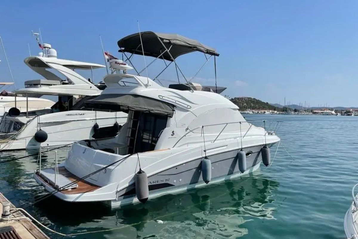 Exterior view of Antares 32 Fly, a Beneteau Antares 32 motorboat at Grad Trogir, Croatia
