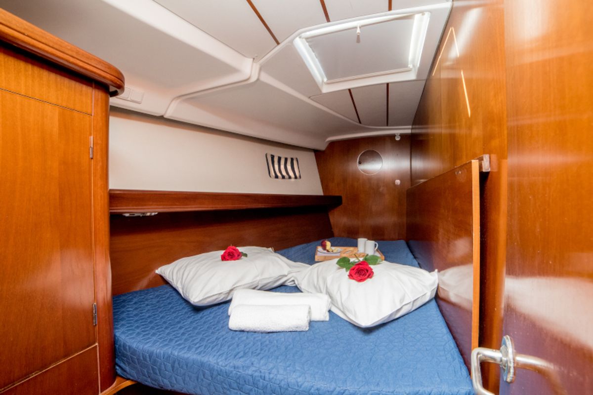 Cabin on Vori, a Beneteau Oceanis 473 sailboat at Athens, Greece