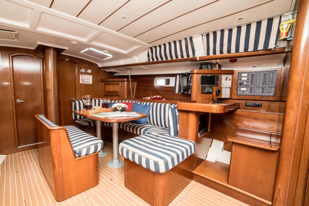 Salon of Vori, a Beneteau Oceanis 473 sailboat at Athens, Greece