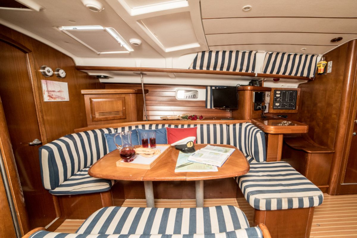 Salon of Vori, a Beneteau Oceanis 473 sailboat at Athens, Greece