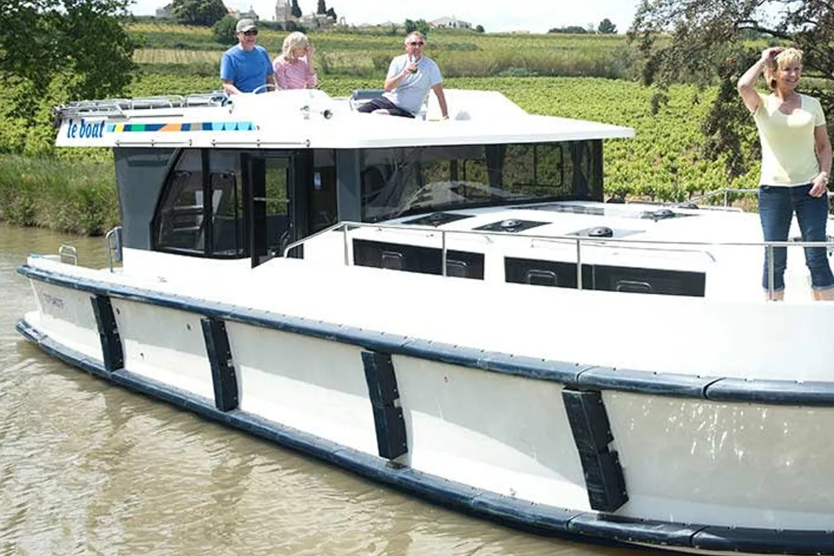 Exterior view of Horizon 3, a Cygnet Horizon 3 motorboat at Rheinsberg, Germany