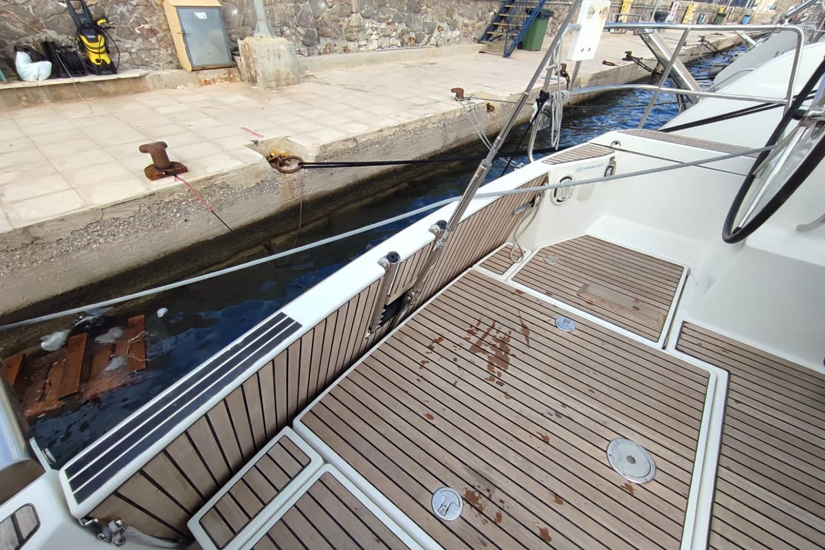 Deck of Skopelos, a Jeanneau Sun Odyssey 519 sailboat at Lavreotiki Municipal Unit, Greece