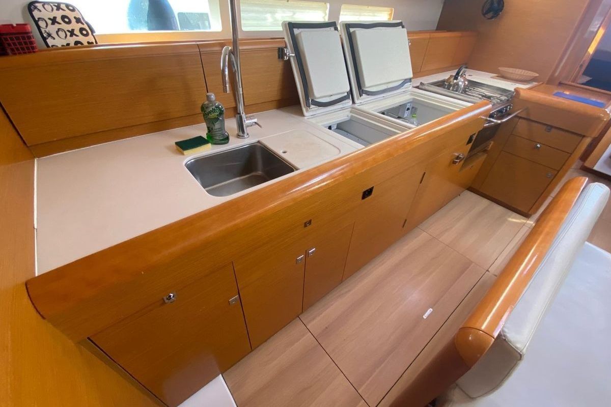 Galley of Skopelos, a Jeanneau Sun Odyssey 519 sailboat at Lavreotiki Municipal Unit, Greece