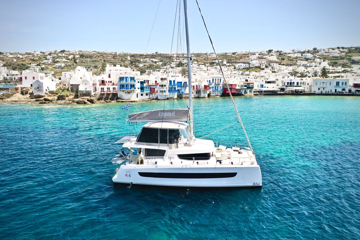 Exterior view of Keysmet, a Bali 4.6 catamaran at Tourlos, Greece