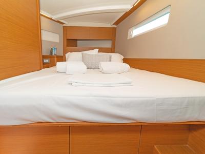 Cabin on Zheng Yi Sao, a Jeanneau Sun Odyssey 410 sailboat at Athens, Greece