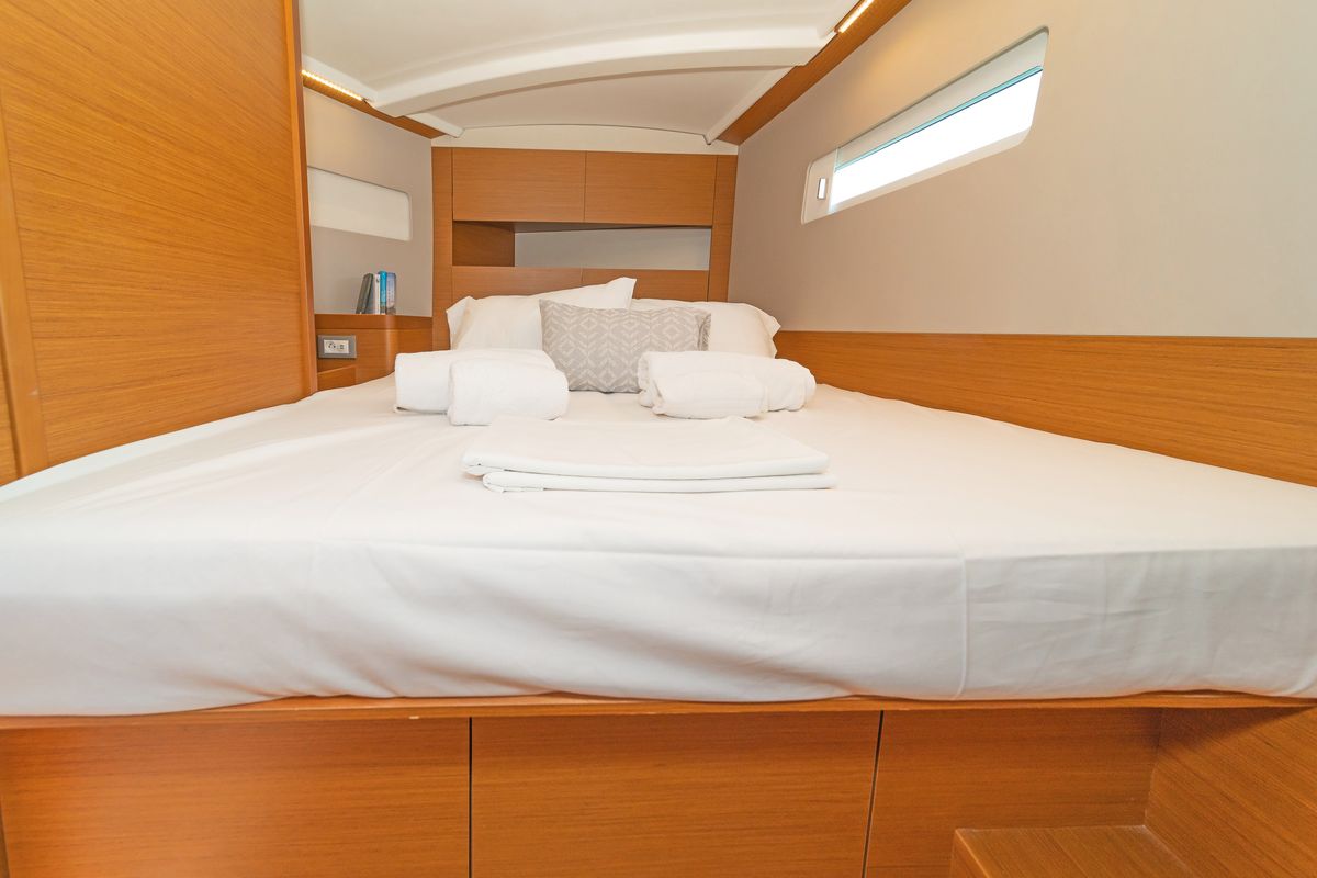 Cabin on Zheng Yi Sao, a Jeanneau Sun Odyssey 410 sailboat at Athens, Greece