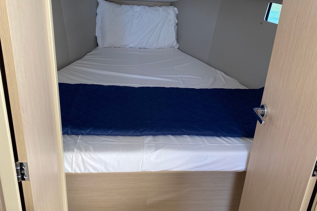 Cabin on Delfino, a Beneteau Oceanis 34.1 sailboat at Salerno, Italy