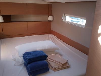 Cabin on Rocabruna, a Jeanneau Sun Odyssey 410 sailboat at Palamós, Spain