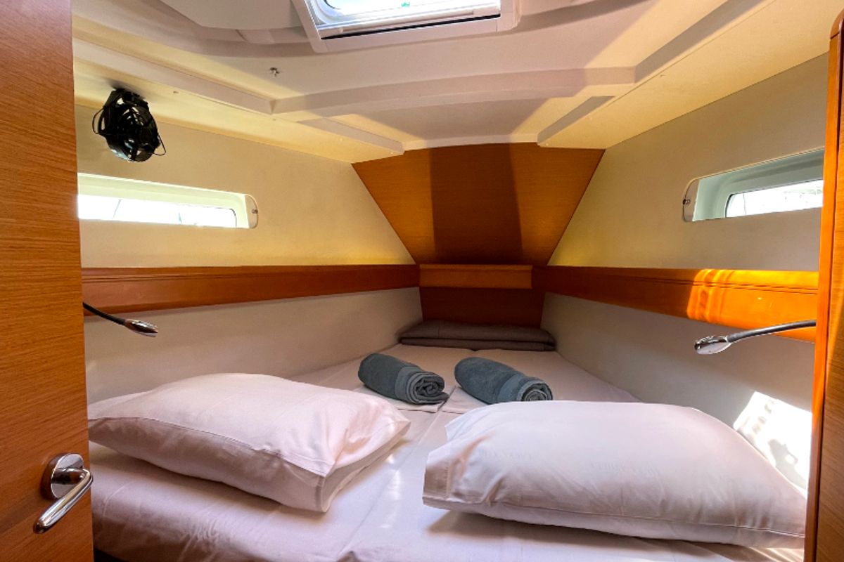 Cabin on Amelie (Refit 2022), a Jeanneau Sun Odyssey 449 sailboat at Gouvia, Greece