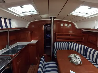 Salon of Hypo, a Beneteau Oceanis Clipper 411 sailboat at Pirovac, Croatia